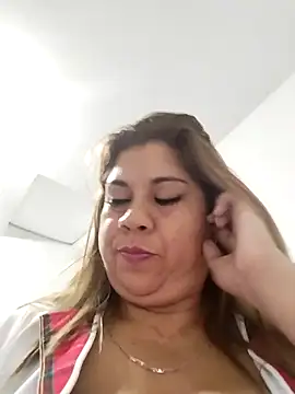 Snapshot of Laura-Hernandez chatting on 02.18.25 Laura-Hernandez online show from 02.18.25