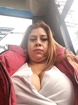 Snapshot of Laura-Hernandez chatting on 02.18.25 Laura-Hernandez online show from 02.18.25