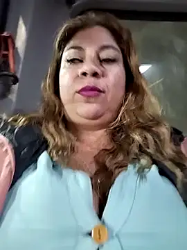 Snapshot of Laura-Hernandez chatting on 03.15.25 Laura-Hernandez online show from 03.15.25