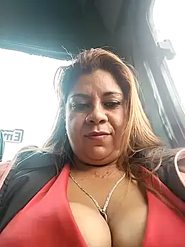 Snapshot of Laura-Hernandez chatting on 03.15.25 Laura-Hernandez online show from 03.15.25