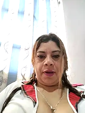Snapshot of Laura-Hernandez chatting on 09.18.25 Laura-Hernandez online show from 09.18.25