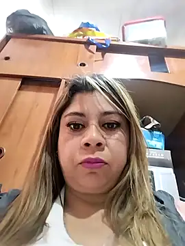 Snapshot of Laura-Hernandez chatting on 09.20.25 Laura-Hernandez online show from 09.20.25