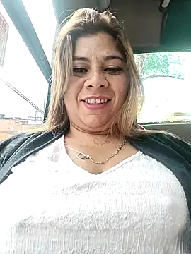 Snapshot of Laura-Hernandez chatting on 10.10.25 Laura-Hernandez online show from 10.10.25