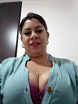 Snapshot of Laura-Hernandez chatting on 05.06.26 Laura-Hernandez online show from 05.06.26