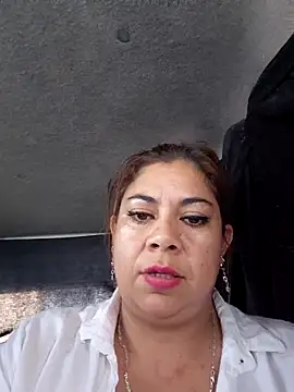 Snapshot of Laura-Hernandez chatting on 05.11.26 Laura-Hernandez online show from 05.11.26