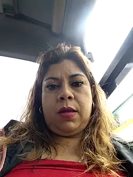 Snapshot of Laura-Hernandez chatting on 05.21.26 Laura-Hernandez online show from 05.21.26