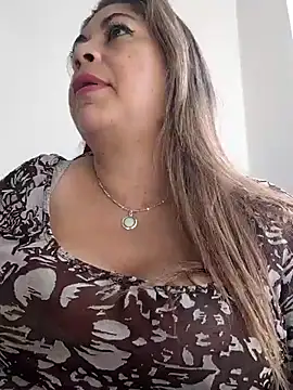 Snapshot of Laura-Hernandez chatting on 07.17.26 Laura-Hernandez online show from 07.17.26