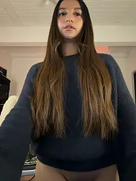 Snapshot of aly_golden_ chatting on 05.17.26 aly golden online show from 05.17.26
