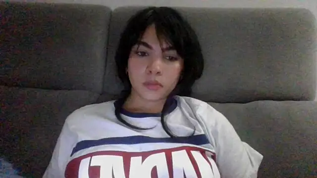 Snapshot of Kiri_Cutee chatting on 12.19.24 Kiri Cutee online show from 12.19.24