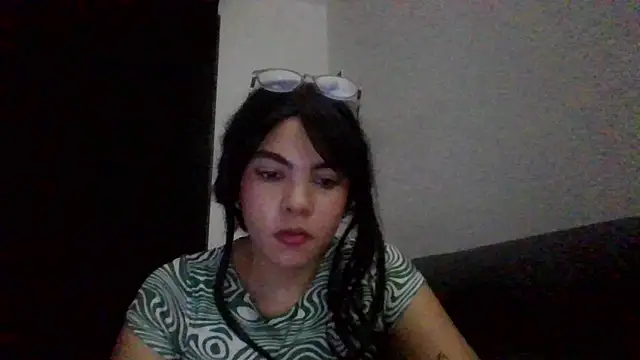 Snapshot of Kiri_Cutee chatting on 02.01.25 Kiri Cutee online show from 02.01.25
