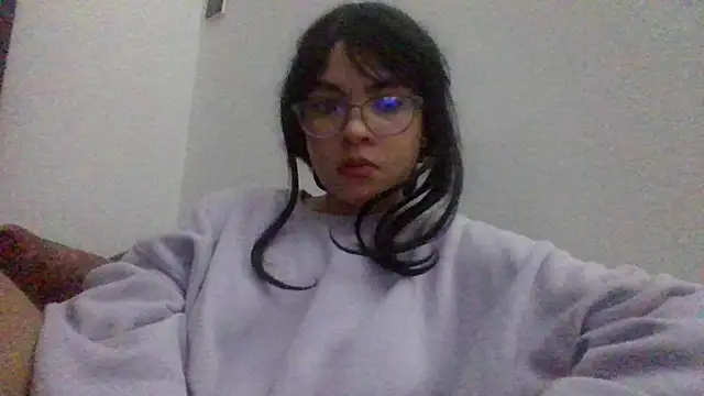 Snapshot of Kiri_Cutee chatting on 02.04.25 Kiri Cutee online show from 02.04.25