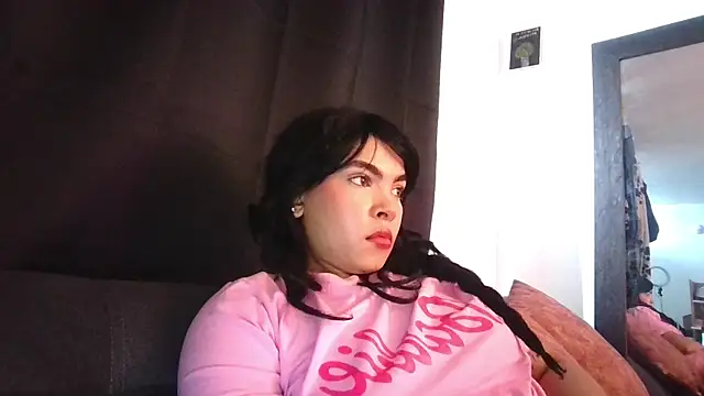 Snapshot of Kiri_Cutee chatting on 03.11.25 Kiri Cutee online show from 03.11.25