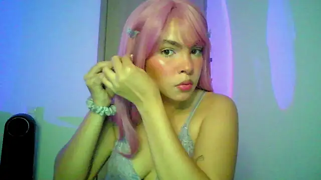 Snapshot of Kiri_Cutee chatting on 09.19.25 Kiri Cutee online show from 09.19.25