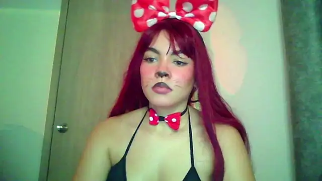 Snapshot of Kiri_Cutee chatting on 10.29.25 Kiri Cutee online show from 10.29.25