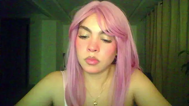 Snapshot of Kiri_Cutee chatting on 11.25.25 Kiri Cutee online show from 11.25.25