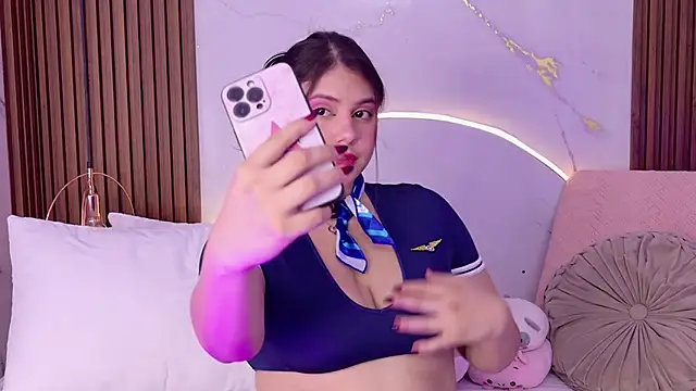 Snapshot of pamelajons_ chatting on 10.13.25 pamelajons online show from 10.13.25