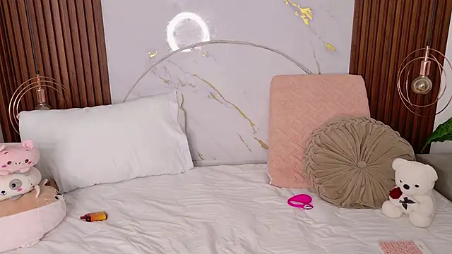 Snapshot of pamelajons_ chatting on 10.22.25 pamelajons online show from 10.22.25