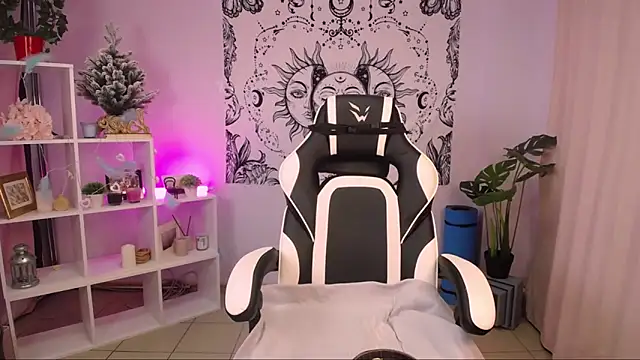 Snapshot of MelissaLovvv chatting on 02.04.25 MelissaLovvv online show from 02.04.25