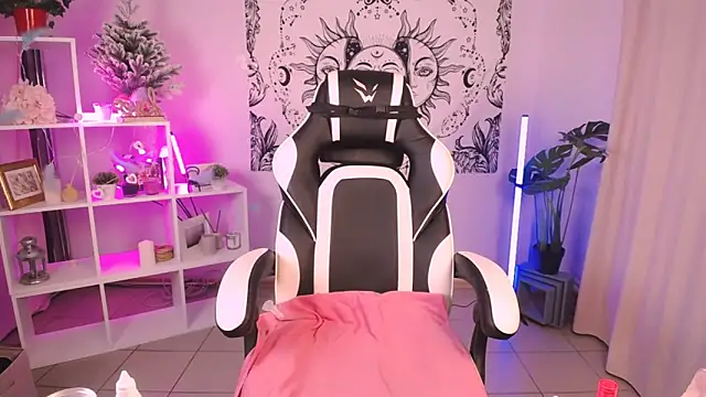 Snapshot of MelissaLovvv chatting on 02.07.25 MelissaLovvv online show from 02.07.25