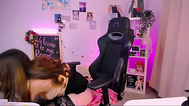 Snapshot of MelissaLovvv chatting on 02.08.25 MelissaLovvv online show from 02.08.25