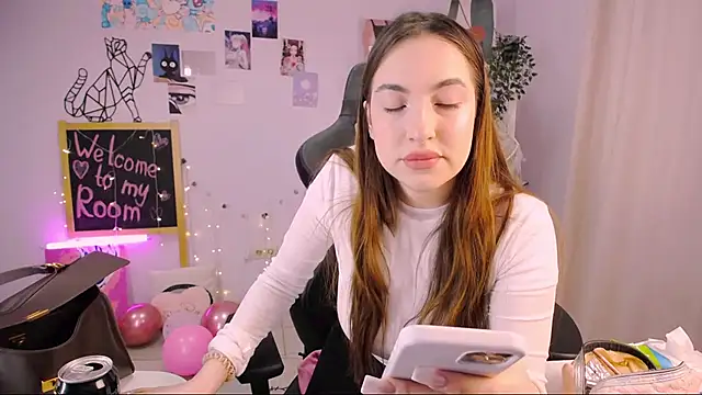 Snapshot of MelissaLovvv chatting on 02.16.25 MelissaLovvv online show from 02.16.25