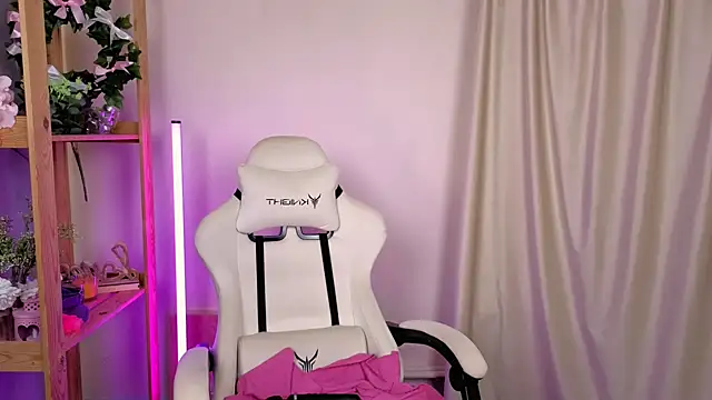 Snapshot of MelissaLovvv chatting on 09.18.25 MelissaLovvv online show from 09.18.25