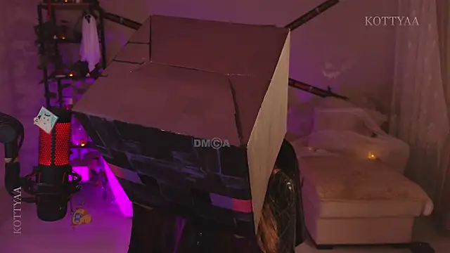 Snapshot of -Kottyaa- chatting on 10.31.25 -Kottyaa- online show from 10.31.25