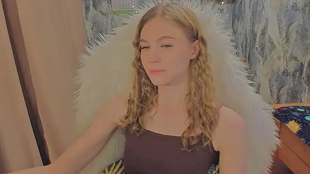 Snapshot of JuxxxsyBunx chatting on 12.03.25 JuxxxsyBunx online show from 12.03.25