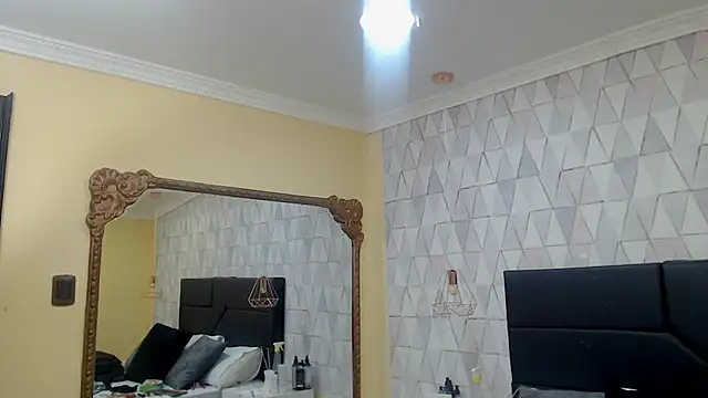 Snapshot of JustinePerry chatting on 02.22.25 JustinePerry online show from 02.22.25