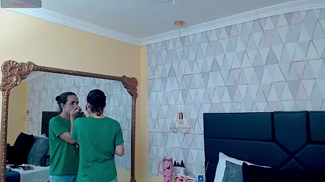 Snapshot of JustinePerry chatting on 02.27.25 JustinePerry online show from 02.27.25