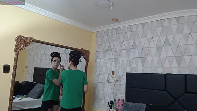 Snapshot of JustinePerry chatting on 03.22.25 JustinePerry online show from 03.22.25