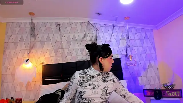 Snapshot of JustinePerry chatting on 10.25.25 JustinePerry online show from 10.25.25