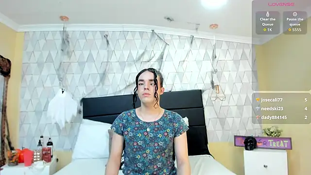 Snapshot of JustinePerry chatting on 10.27.25 JustinePerry online show from 10.27.25