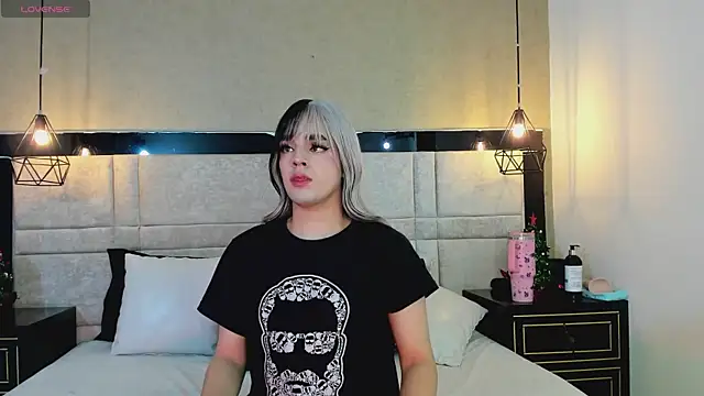 Snapshot of JustinePerry chatting on 11.24.25 JustinePerry online show from 11.24.25