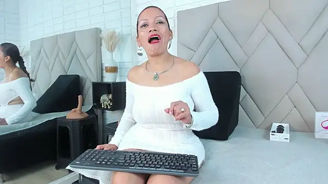 Kasandra Gomez online show from 10.14.25