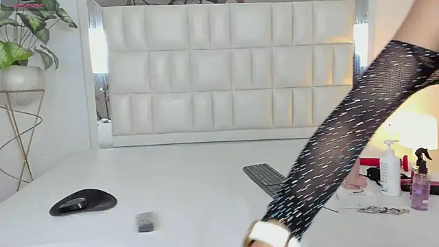 Alhana pulido online show from 12.23.24