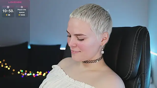 Snapshot of LikaBerry1 chatting on 02.06.25 LikaBerry1 online show from 02.06.25