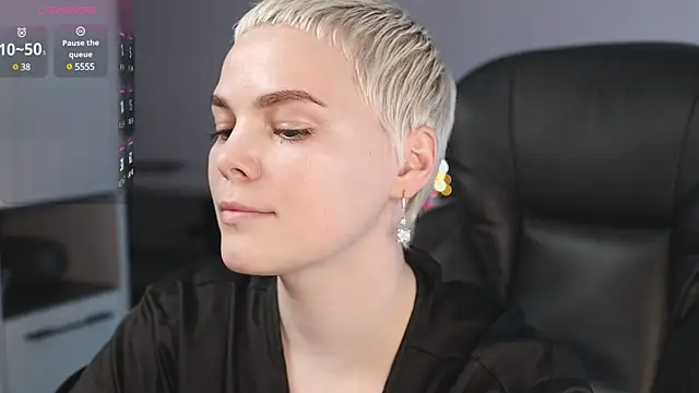 Snapshot of LikaBerry1 chatting on 02.09.25 LikaBerry1 online show from 02.09.25