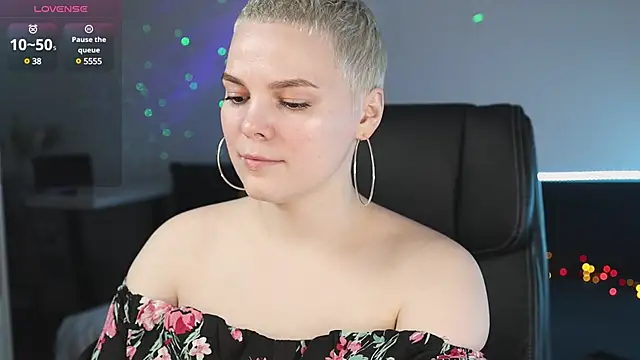 Snapshot of LikaBerry1 chatting on 02.25.25 LikaBerry1 online show from 02.25.25