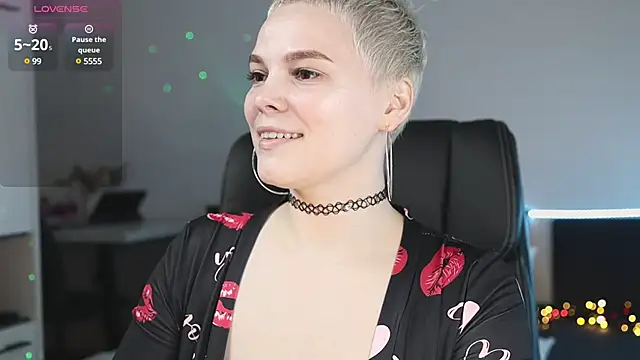 Snapshot of LikaBerry1 chatting on 03.12.25 LikaBerry1 online show from 03.12.25