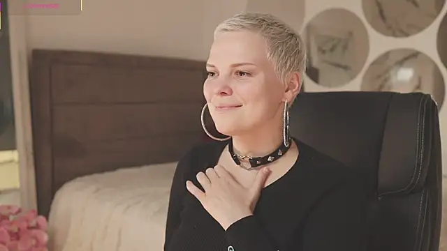 Snapshot of LikaBerry1 chatting on 09.14.25 LikaBerry1 online show from 09.14.25