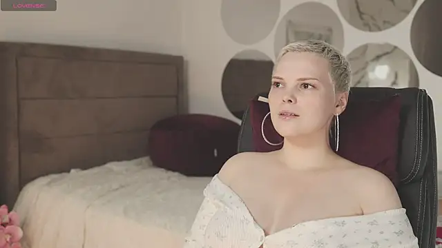 Snapshot of LikaBerry1 chatting on 09.21.25 LikaBerry1 online show from 09.21.25