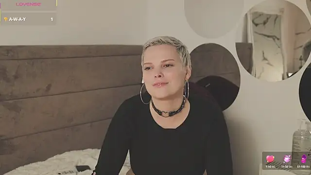 Snapshot of LikaBerry1 chatting on 09.28.25 LikaBerry1 online show from 09.28.25