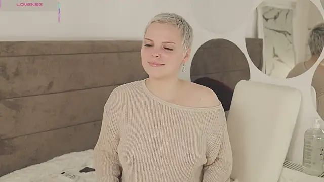 Snapshot of LikaBerry1 chatting on 09.30.25 LikaBerry1 online show from 09.30.25