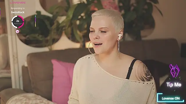 Snapshot of LikaBerry1 chatting on 10.21.25 LikaBerry1 online show from 10.21.25