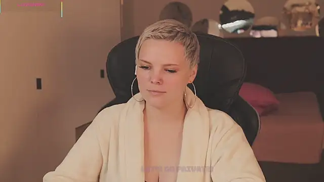 Snapshot of LikaBerry1 chatting on 11.27.25 LikaBerry1 online show from 11.27.25