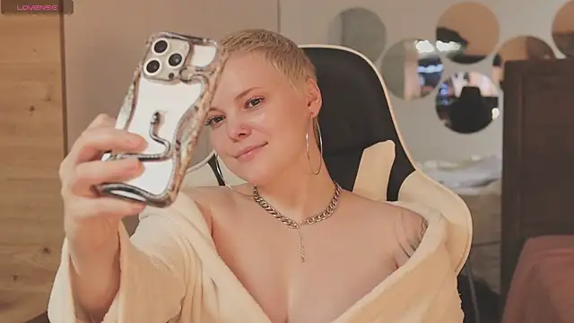 LikaBerry1 online show from 12.21.25