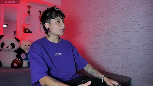 ZuryRamirez  online show from 09.18.25