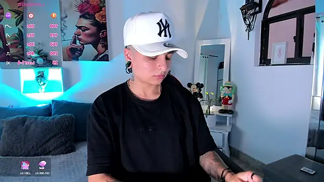Snapshot of ZuryRamirez_ chatting on 12.05.25 ZuryRamirez online show from 12.05.25