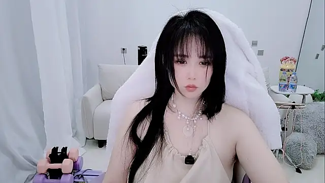 Snapshot of Vaness-a chatting on 03.25.26 Vaness-a online show from 03.25.26